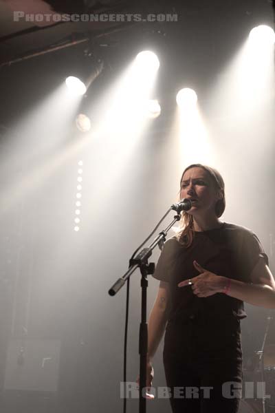 ESBEN AND THE WITCH - 2018-11-29 - PARIS - Point Ephemere - Rachel Anna Davies